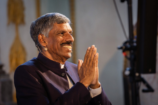 Bischof Singh aus Indien predigt im Festgottesdienst – © Nora Henker
