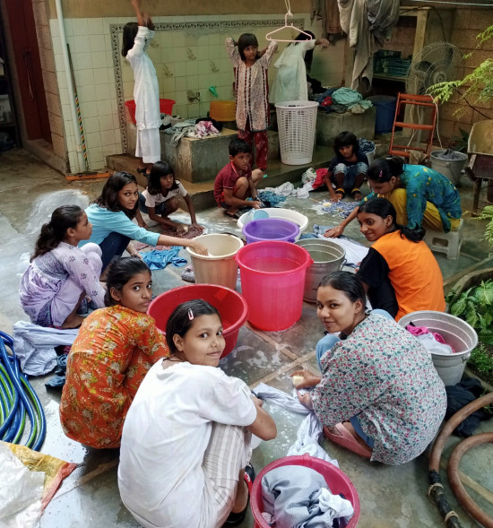 Gemeinsames Wäschewaschen in Karachi