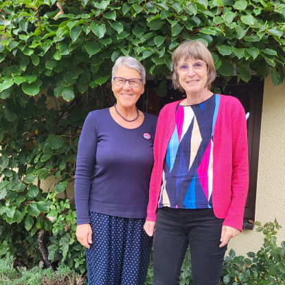 Zwei neue Freundinnen im Freundeskreis Hergershof