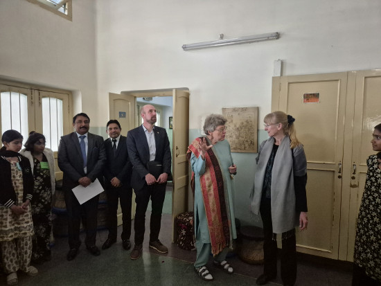 Frau Lepel beim Rundgang